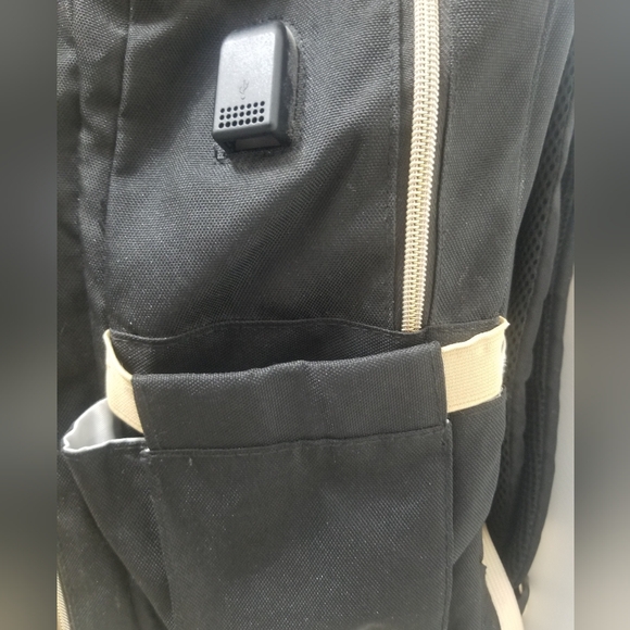 VGUC intricate laptop-friendly backpack w matching lunchbag - Picture 8 of 13